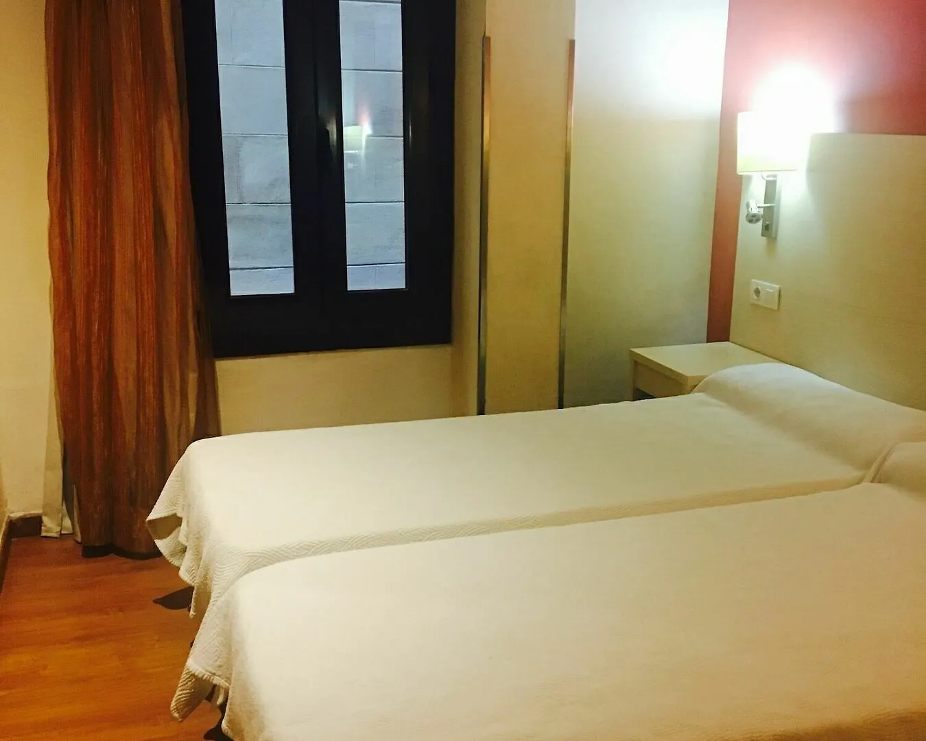 Πανσιόν Hostal Fina Βαρκελώνη