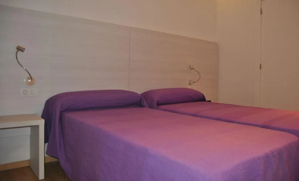 ברצלונה Hostal Fina 2*,